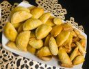 2-in-1 Manual Dough Press and Dumpling Maker - Premium Empanada, Pastry, Pierogi, and Ravioli Press Mold